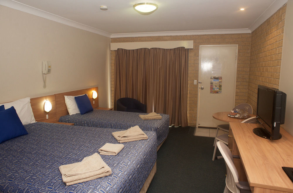 Forest Lodge Motor Inn & Restaurant ดับโบ ภายนอก รูปภาพ